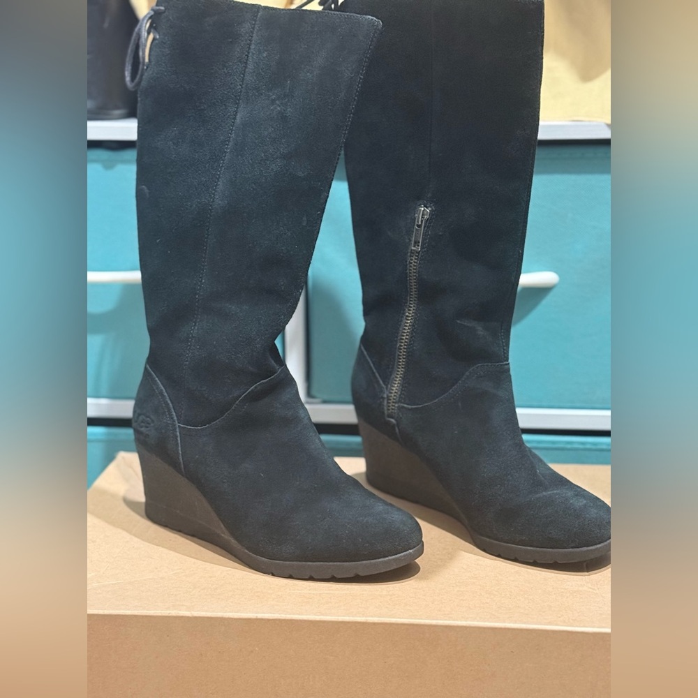 Ugg Dawna Black Suede Lace Up Boots